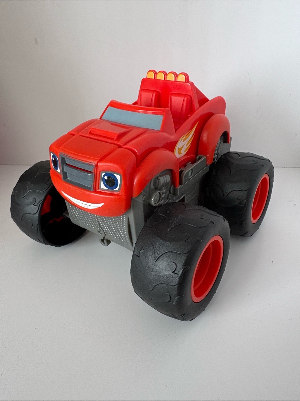 Blaze and the Monster Machine 2 in 1 Talking Transforming Fire Truck (2015)